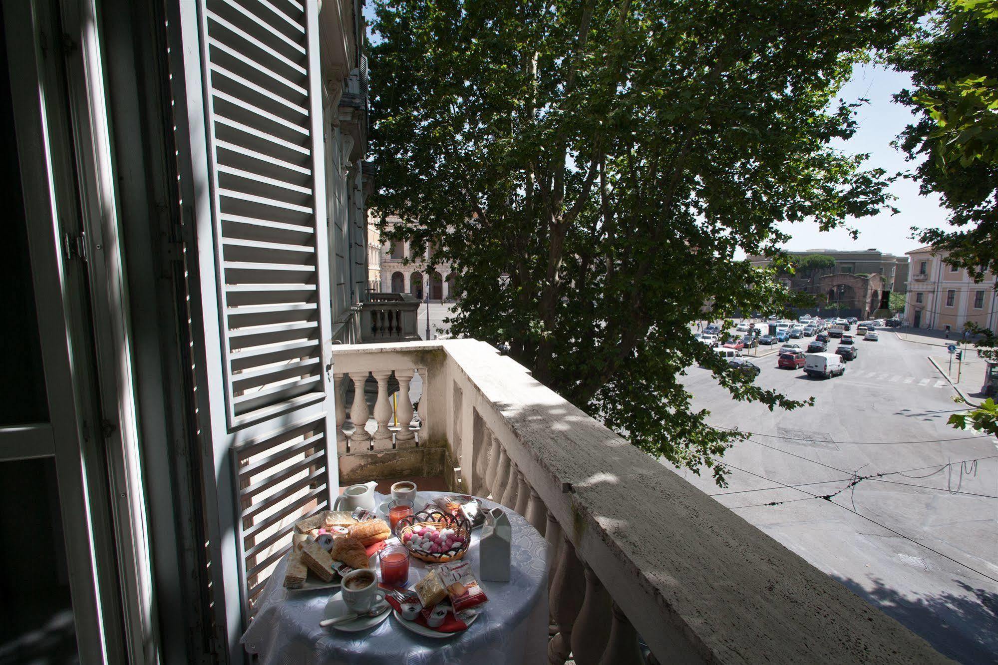 Crossing Roma 1 Hotel Exterior photo